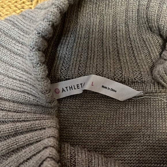 Beautiful Athleta Cold weather sweater - Picture 2 of 8